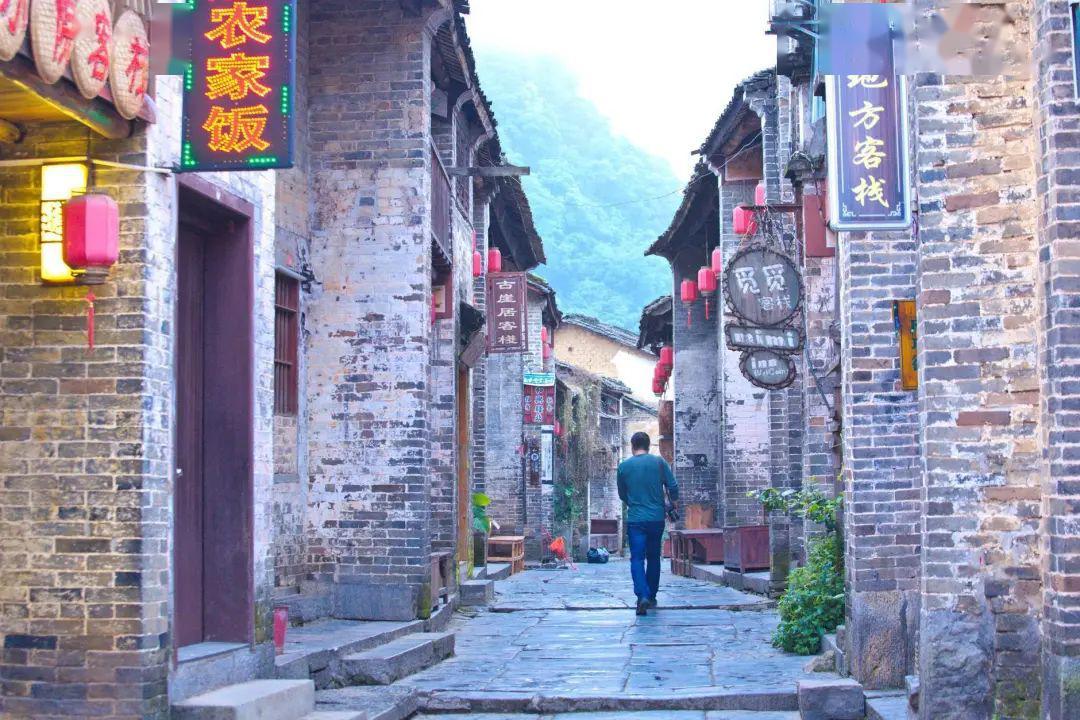 很治愈，童声合唱《黑猫警长》唤醒童年回忆